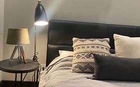 Private Room & Private Bathroom In Le Plateau